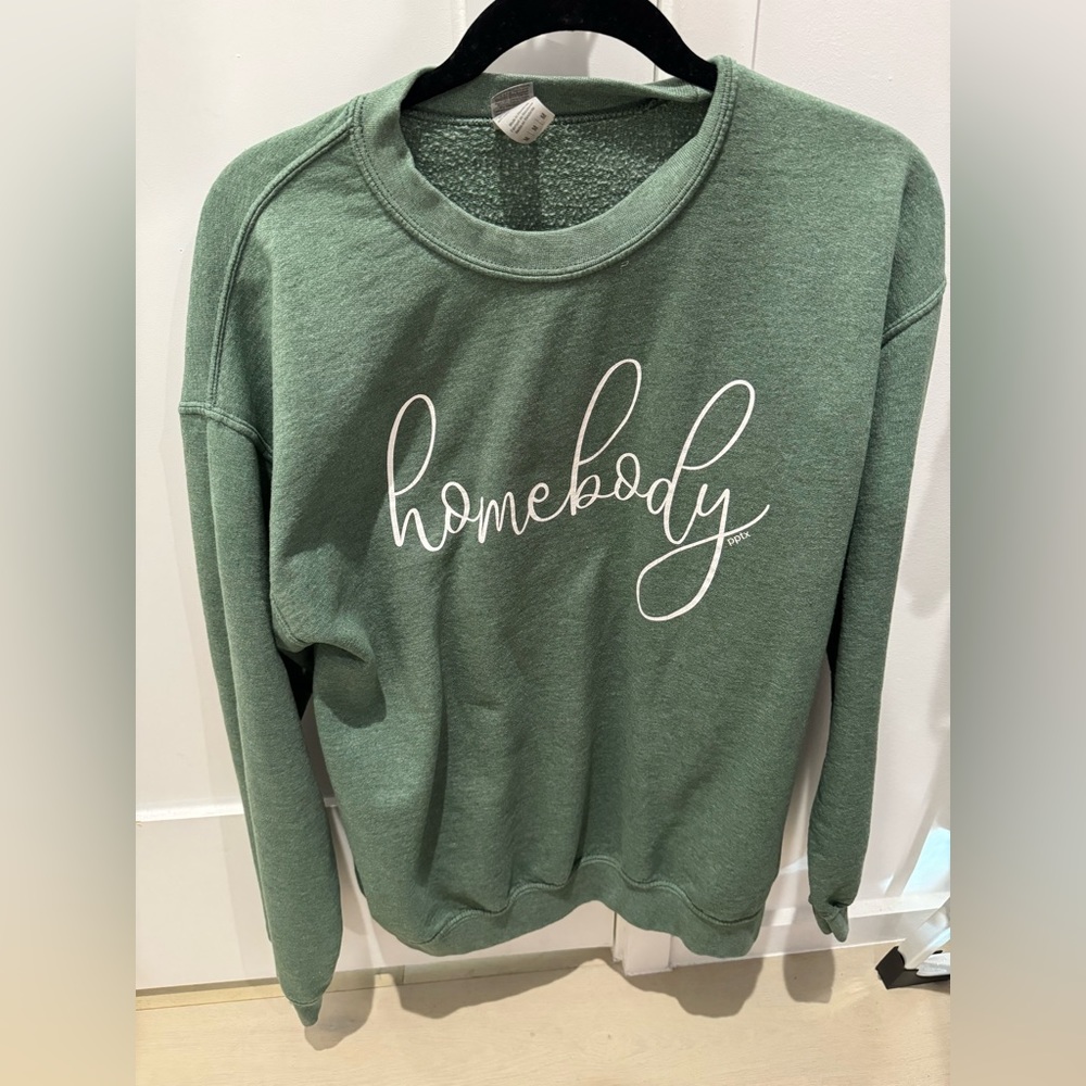 Homebody Green Medium Soft Sweatshirt. 💚💕